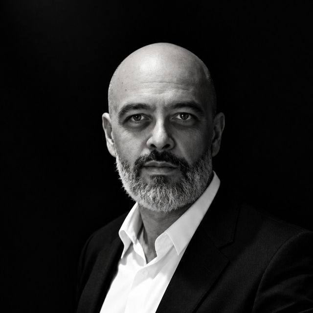 Zwart-witportret van de oprichter van The Döner Kebap